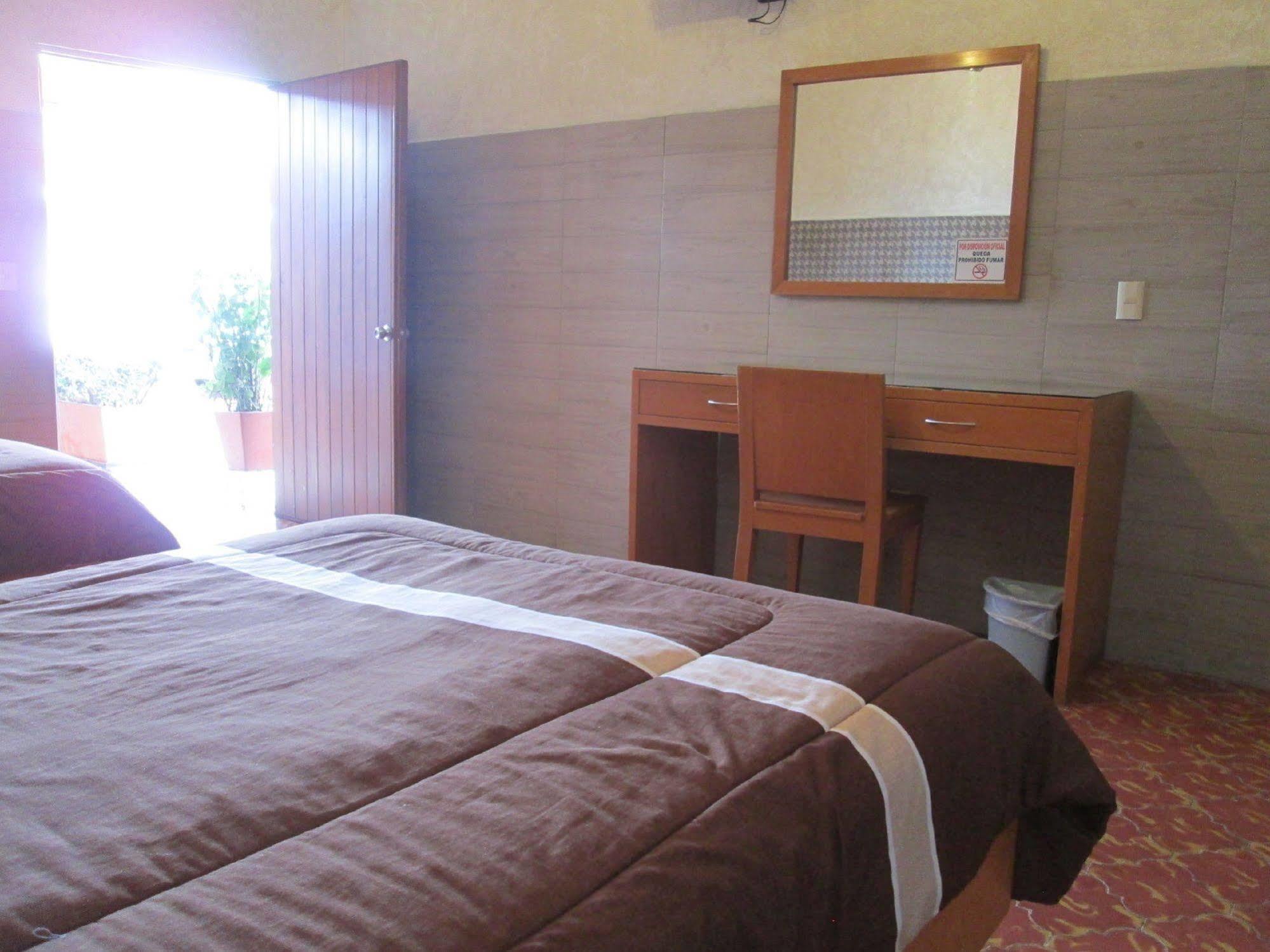 Hotel Arana Tonala Ngoại thất bức ảnh